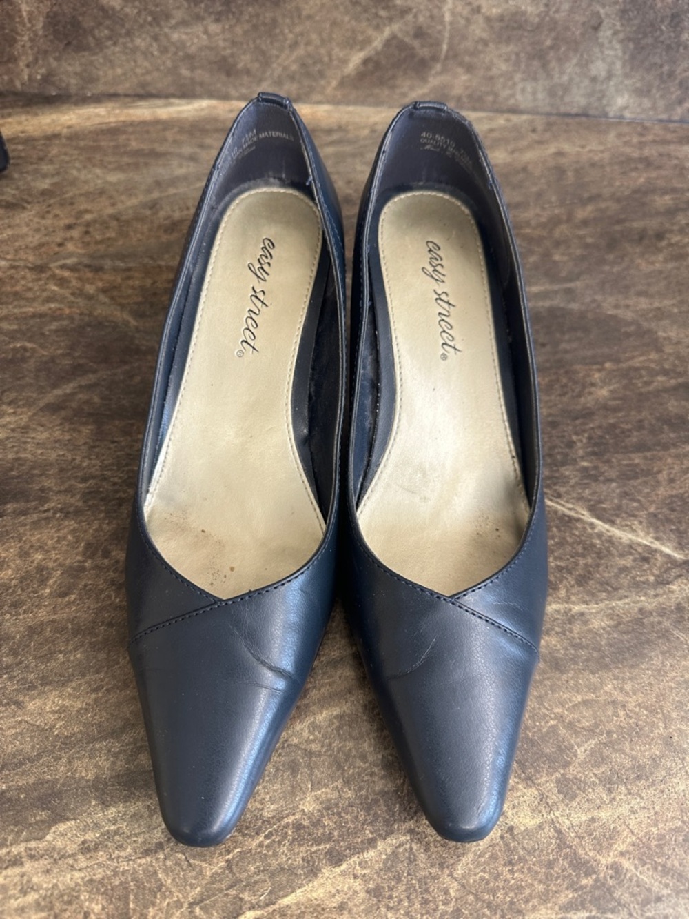 easy street Black Pointed-Toe Heeled Pumps